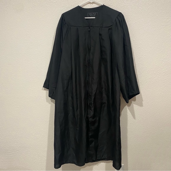 oak hall black graduation gown 5’6” - 5’8” - Picture 1 of 9